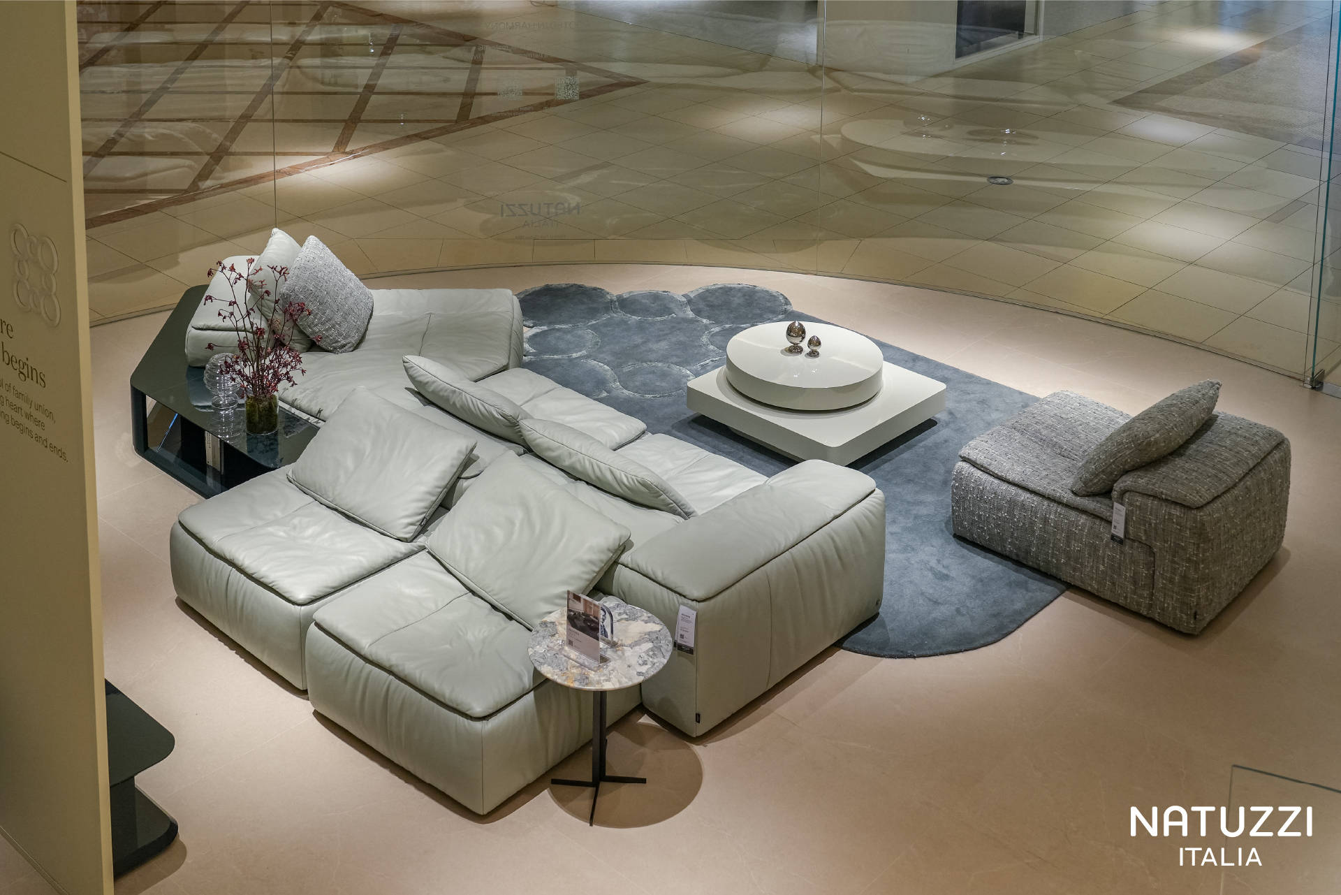 设计周新品中国首秀：650+m2 沉浸式地中海体验pg电子娱乐平台Natuzzi Italia米兰(图8)